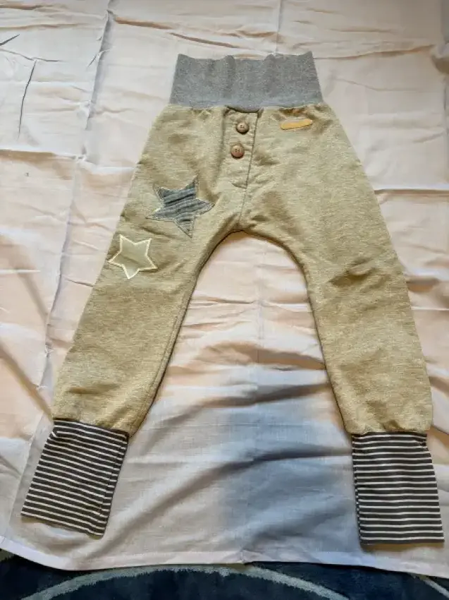 Handmade Pumphose grau Sterne 110/116