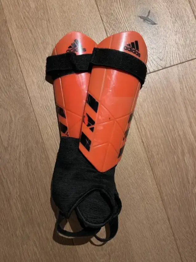 Adidas Schienbeinschoner