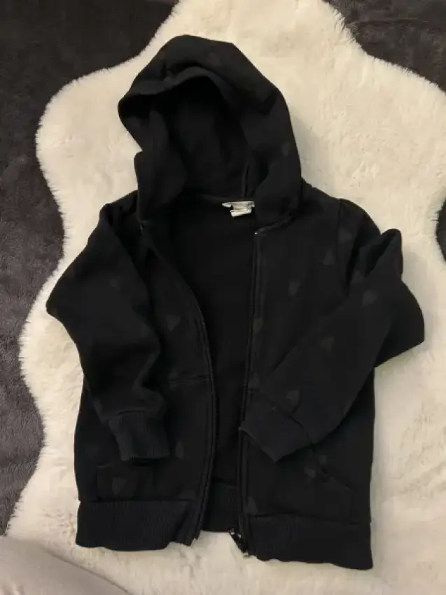 H&M Sweatjacke Herzen schwarz