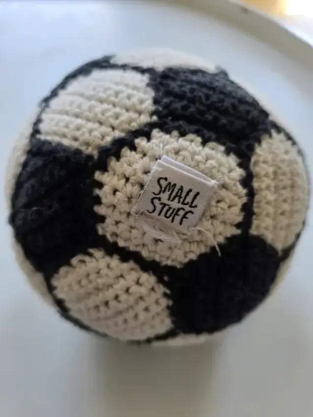 Small Stuff gehäkelter Fußball 