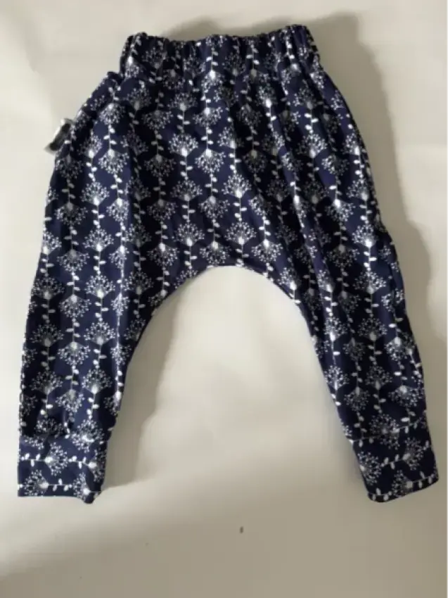 Pumphose blau Handmade Muster Blume