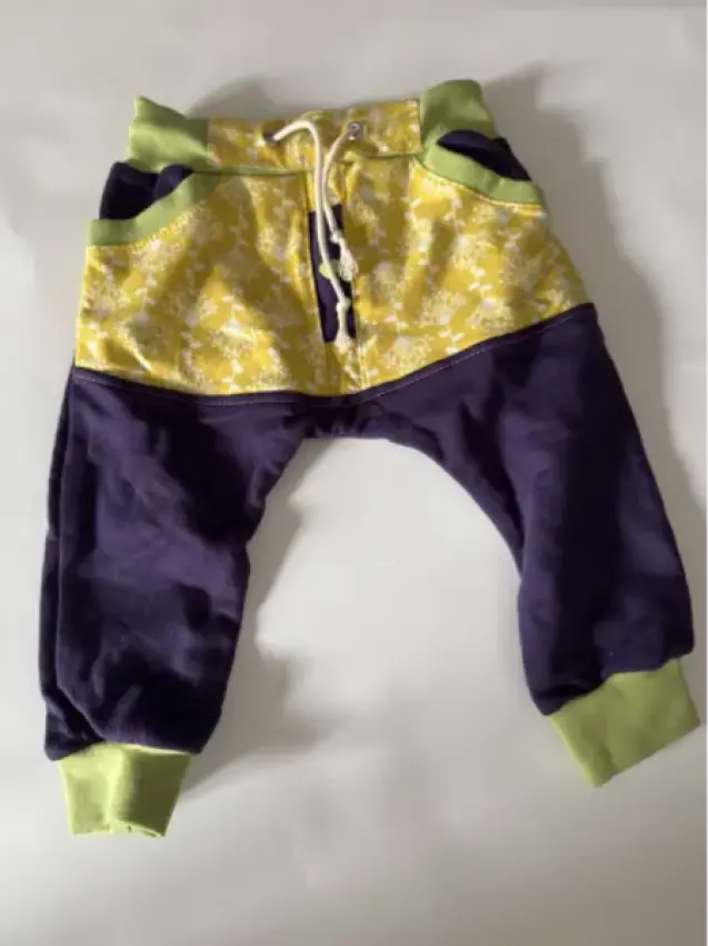 Pumphose lila gelb
