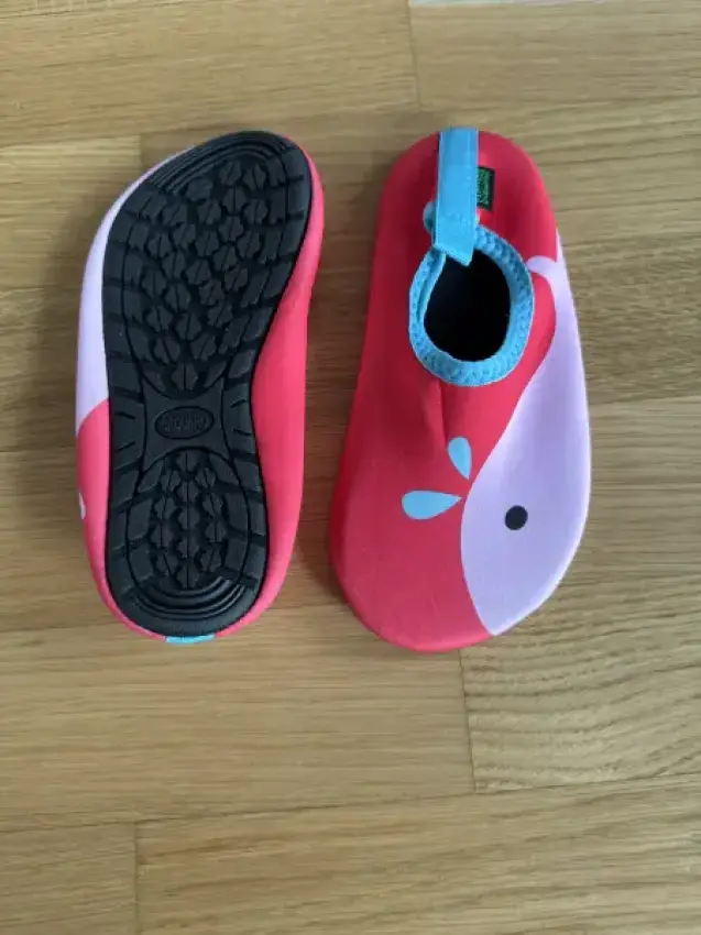 Badeschuhe, rosa neu