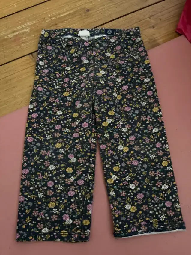 Weite Hose mit Blumen