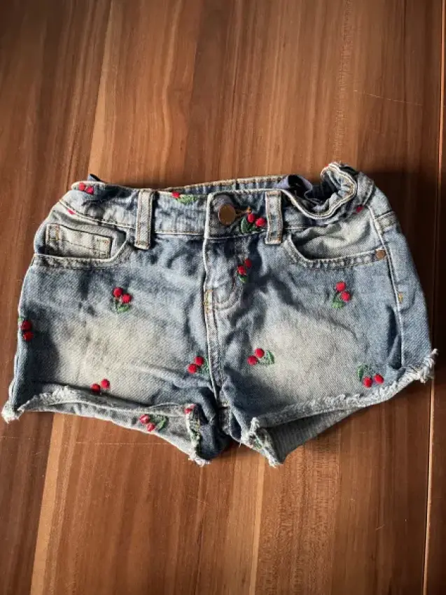 Jeans Shorts Kirschen