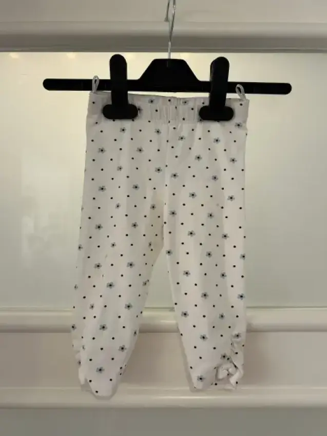 Baby Leggings_weiß m. Blümchen