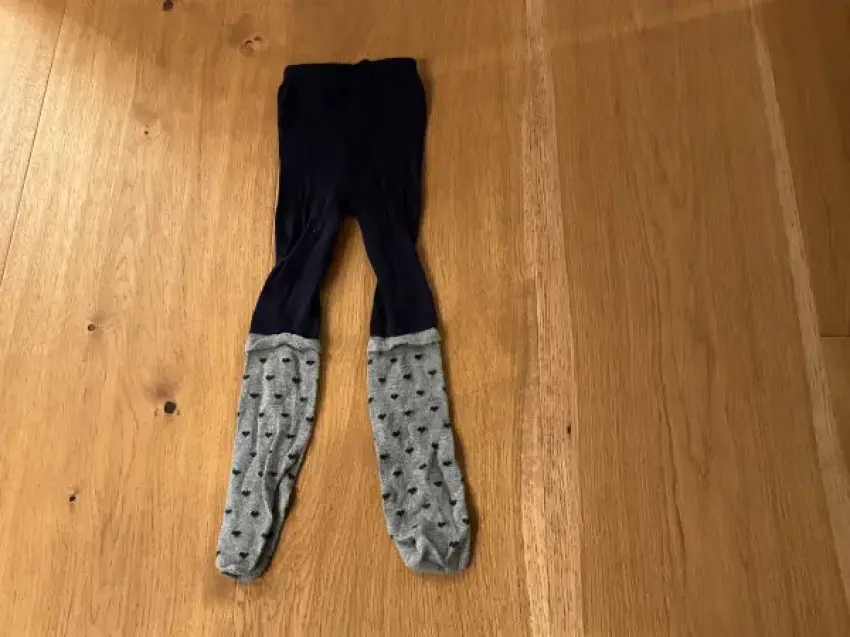 Strumpfhose lila/grau mit Herzen