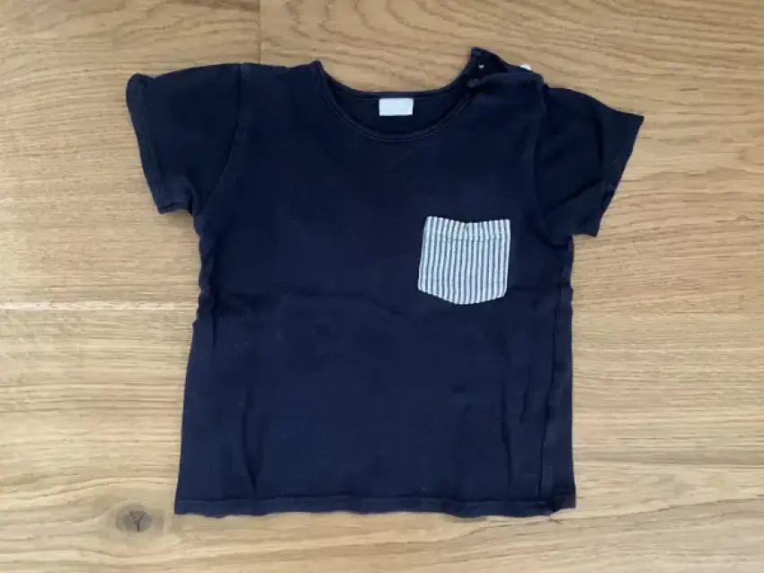 T-Shirt dunkelblau mit Tasche