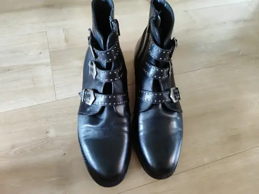 Stiefeletten Nieten schwarz