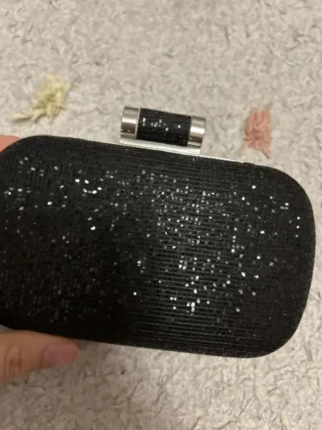 Schwarz Clutch