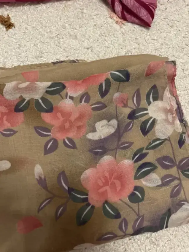 Beige Blumen Schal