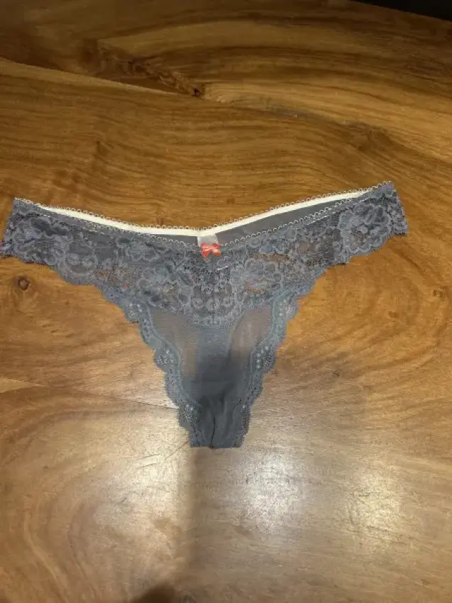 String Victoria‘s Secret M Spitze blaugrau