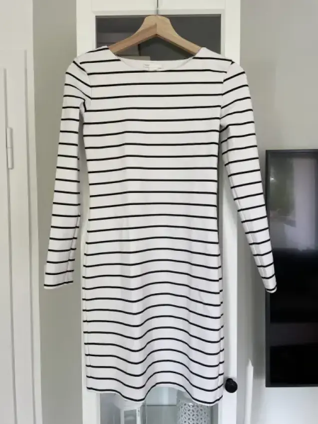 H&M Kleid weiß schwarz gestreift 