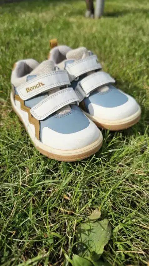 Sneaker Bench